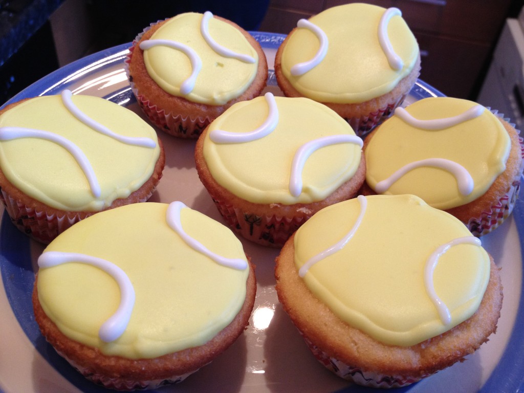 wimbeldon cupcakes - holly be tells