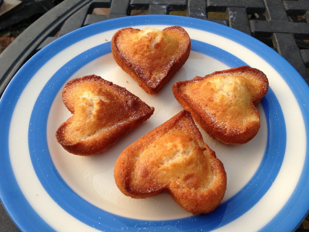 Queen cakes