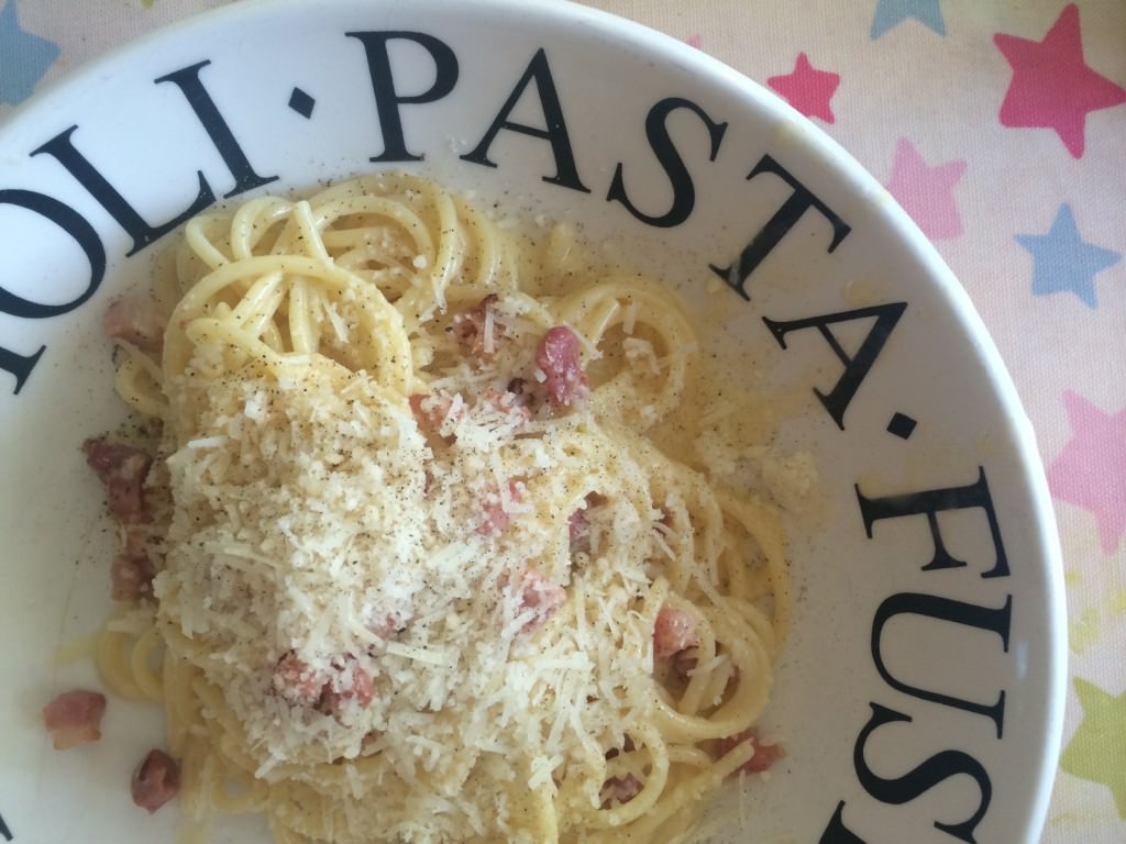 cooking spaghetti alla carbonara
