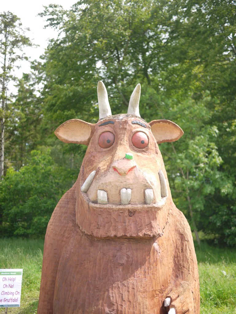 the gruffalo sculpture - holly be tells