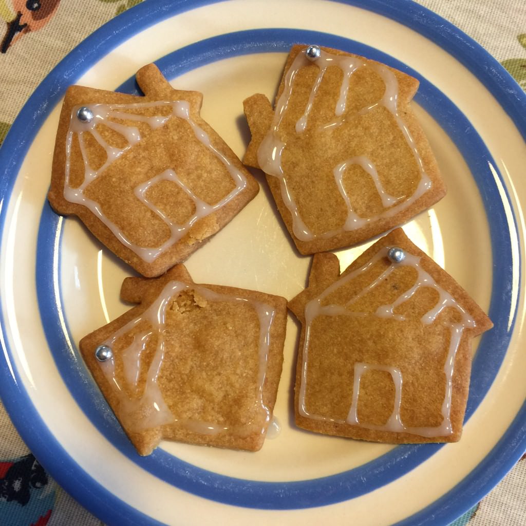 gingerbread house biscuits