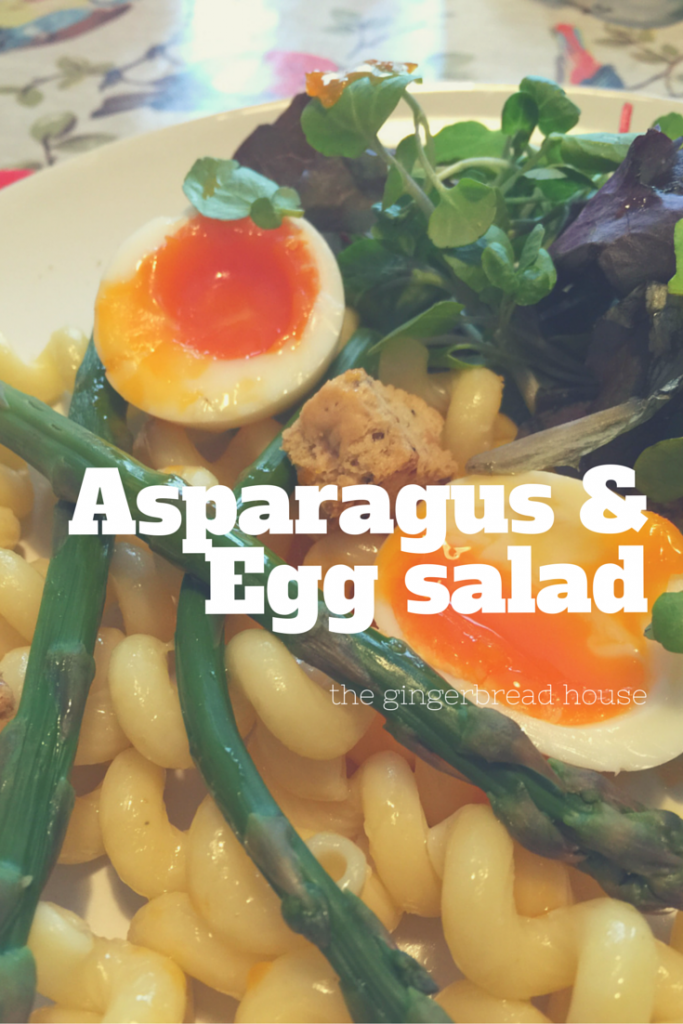 Asparagus and Egg salad - holly be tells