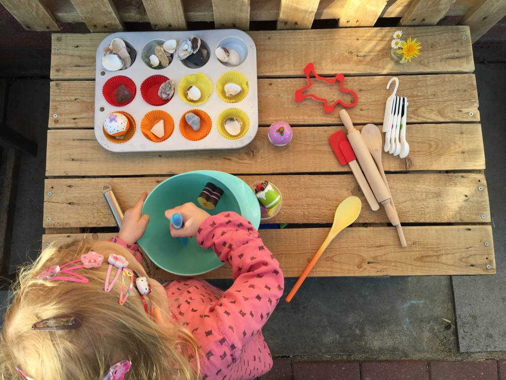 how to make a mud kitchen