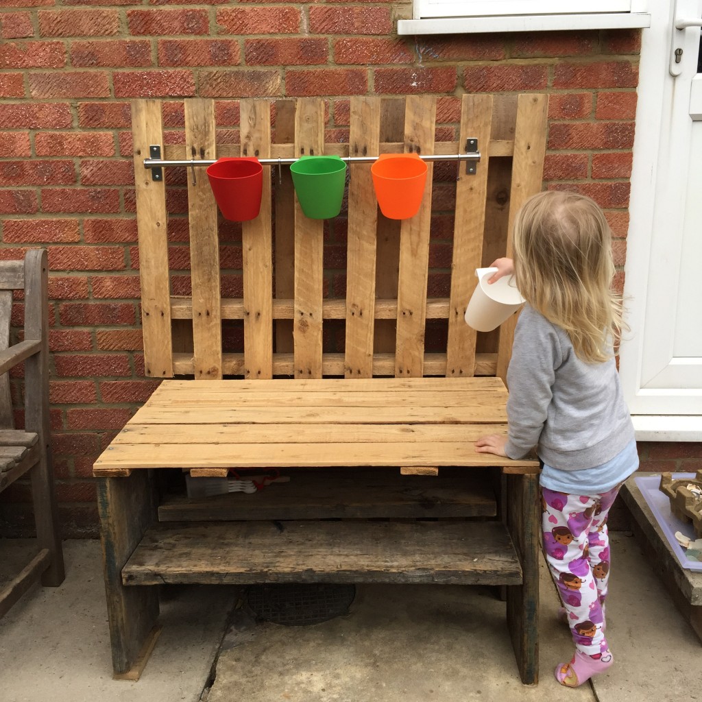 how to make a mud kitchen