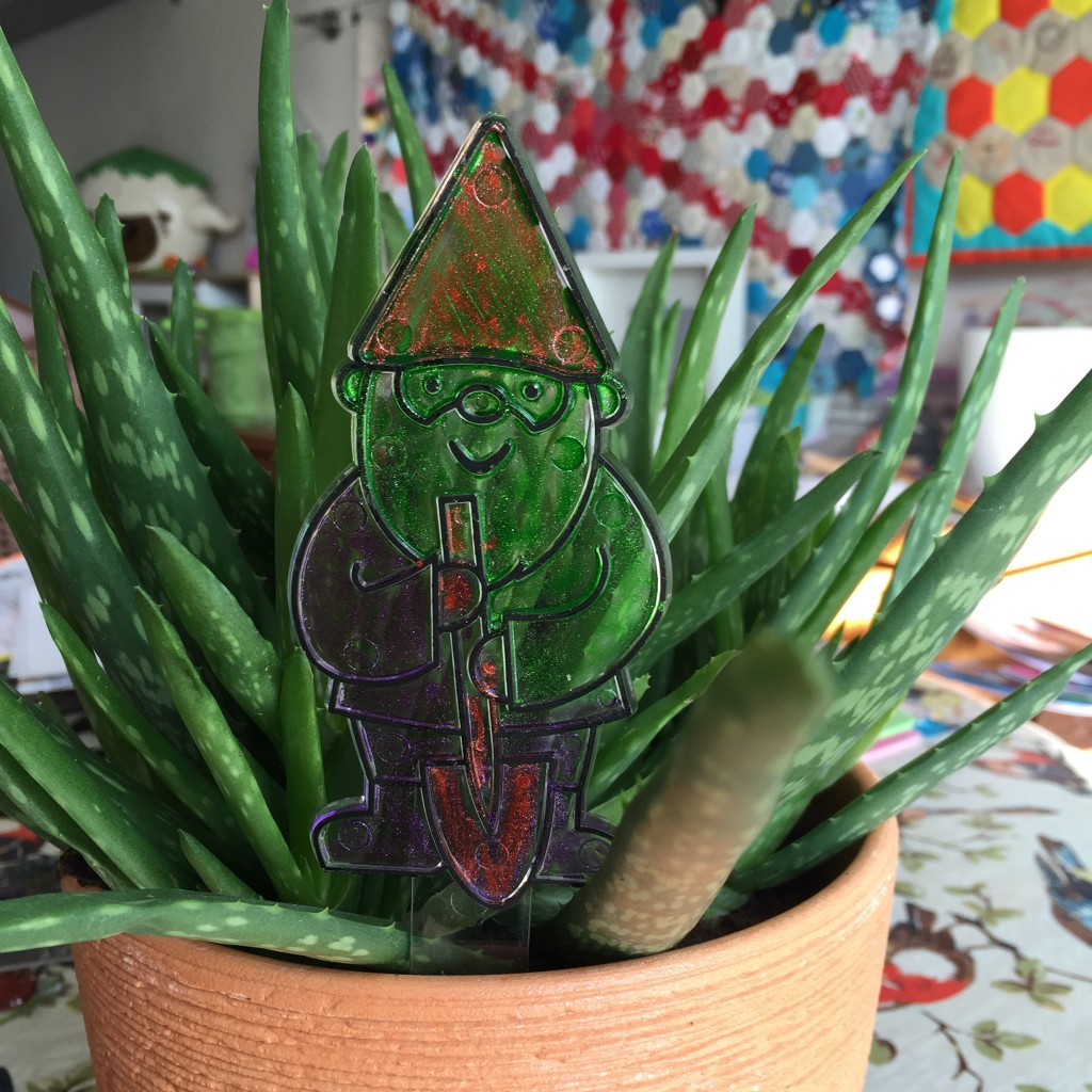 gnome sun catcher stakes