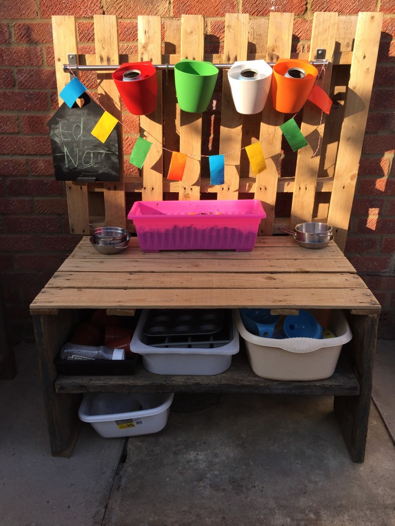 how to make a mud kitchen - holly be tells