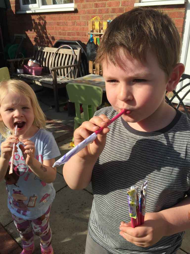 How to make straw rockets