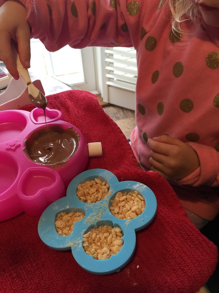 John Adams Mini-Makes Cupcakes