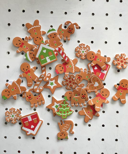 Paper plate gingerbread wreath