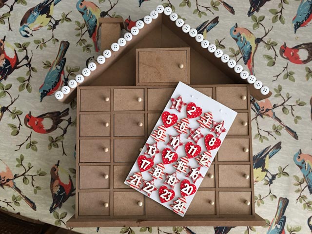 How to make a wooden gingerbread house