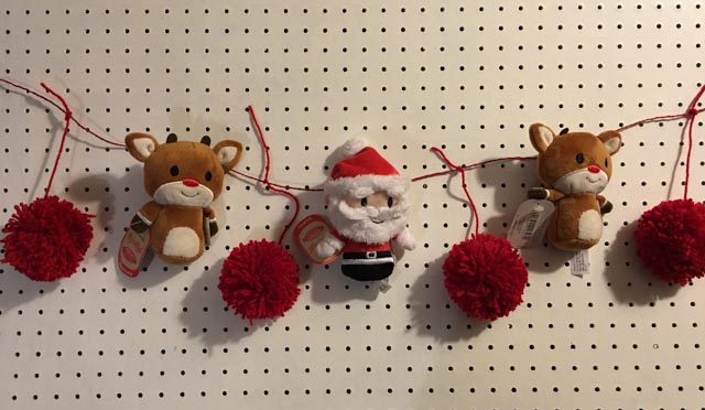 festive itty bitty garland