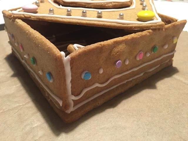 gingerbread biscuit box