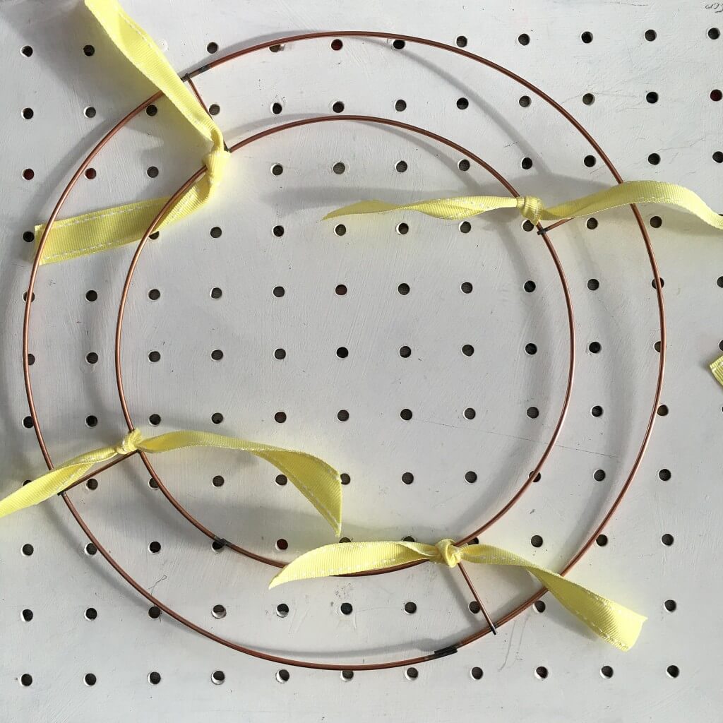 How to make a simple scrappy ribbon wreath