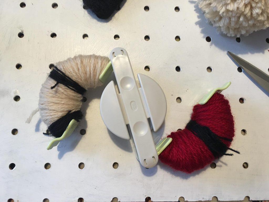 Pokémon Go Poké ball pom pom craft