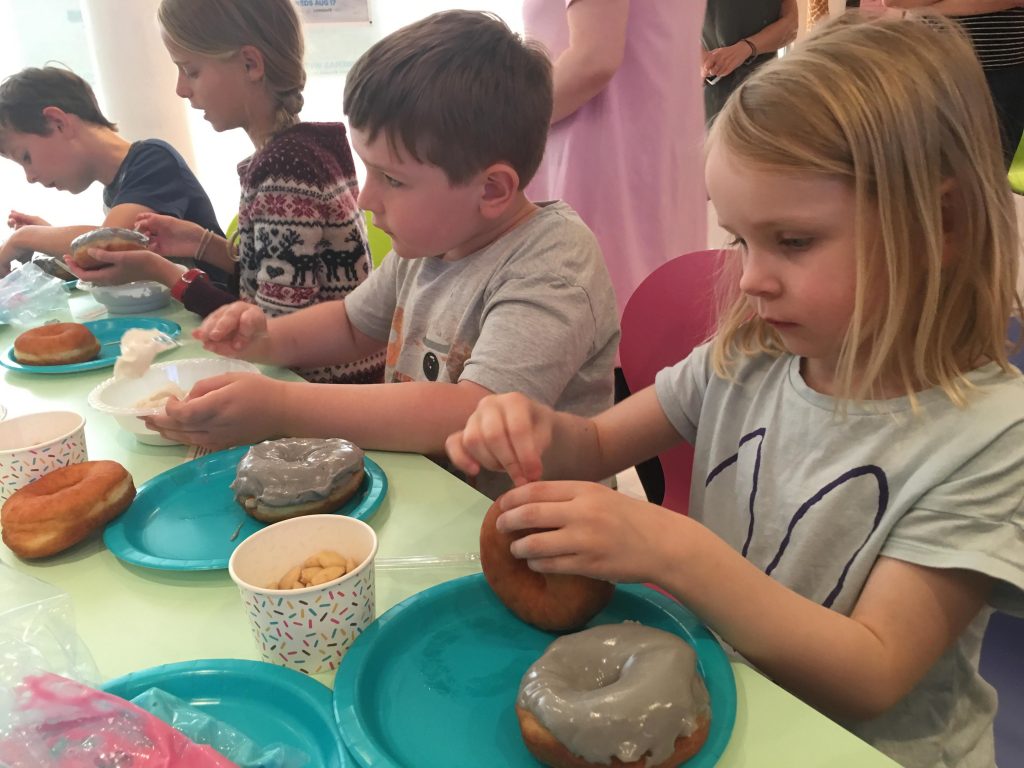 donut decorating